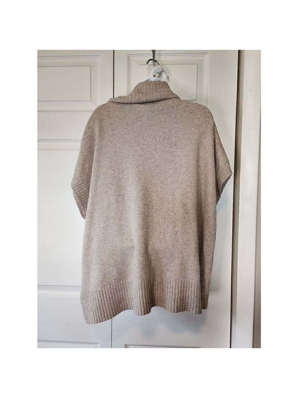 Forever 21 Tan Fuzzy Sweater Small - Picture 4 of 5